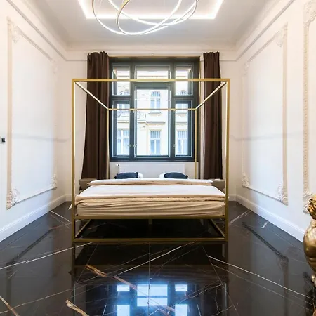Apartment Antique Glam In Old Town