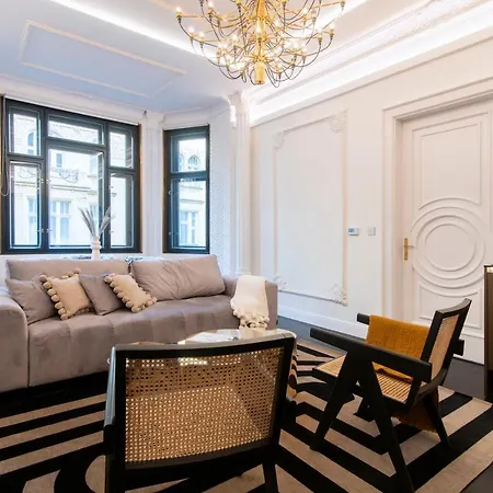 Apartment Antique Glam In Old Town